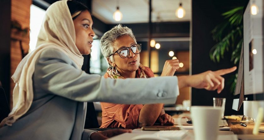 Two Dubai businesswomen working together at a computer